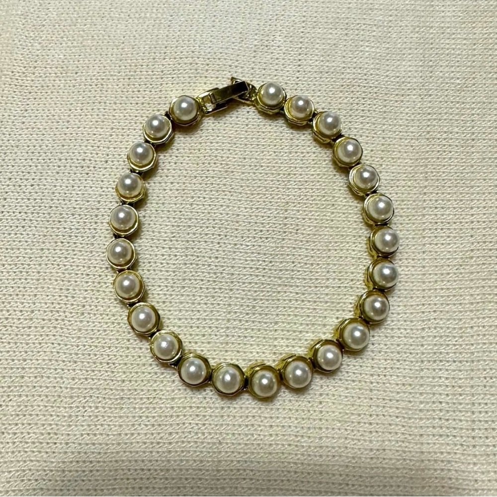 Vintage faux pearl bracelet